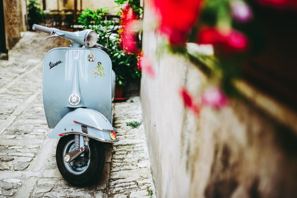 Vespa Rent COLAGO Private Villas Lake Garda